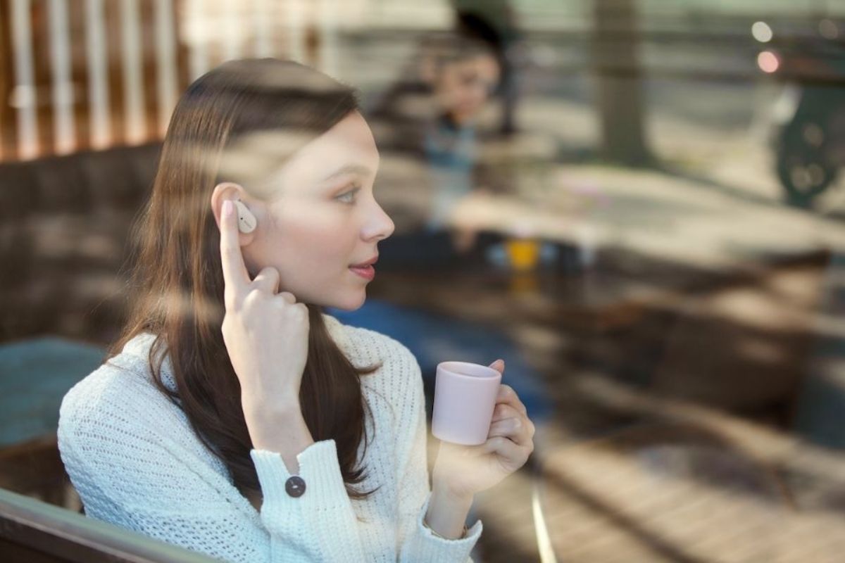 Tai nghe có tự tự đổi giữa ambient sound và chống ồn