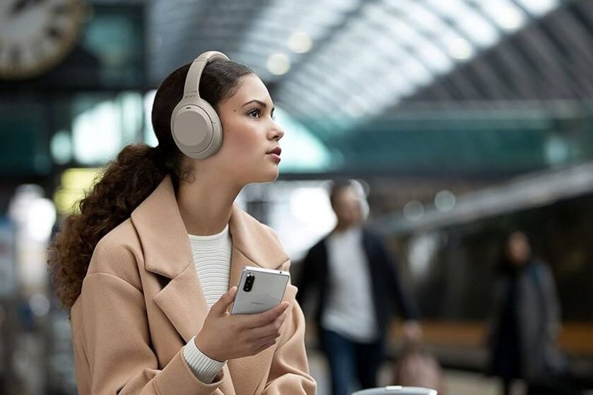 Ambient Sound hoạt động dựa trên tiếng người nói và các âm thanh xung quanh khác