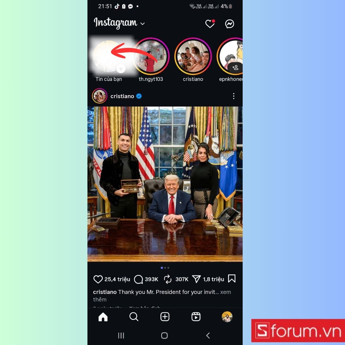 Mở ứng dụng Instagram, nhấn vào hình đại diện