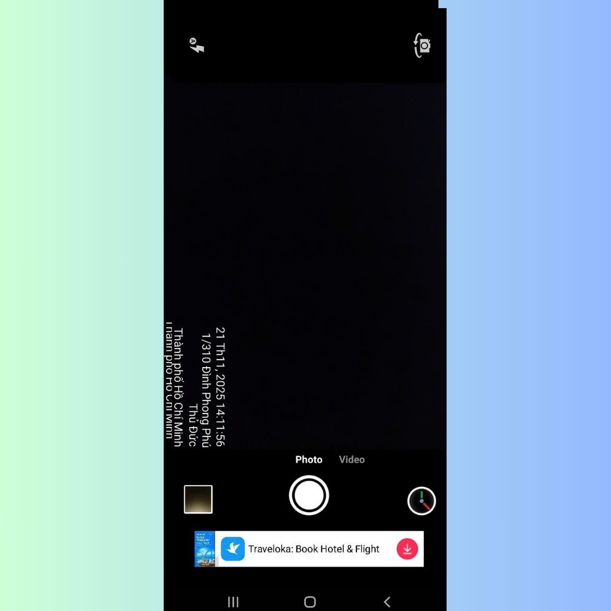 Ngày giờ mặc định hiện ở góc dưới bên trái ảnh