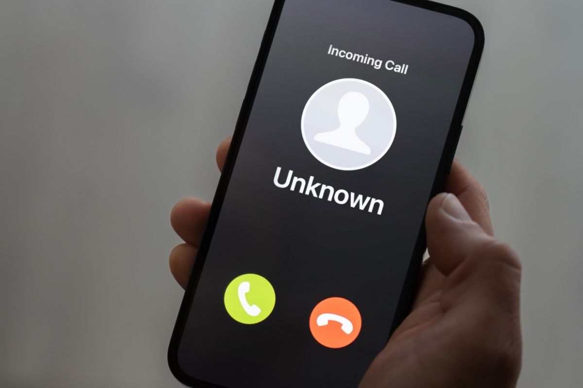 Thử gọi bằng số điện thoại khác để check xem số điện thoại của mình có bị chặn không