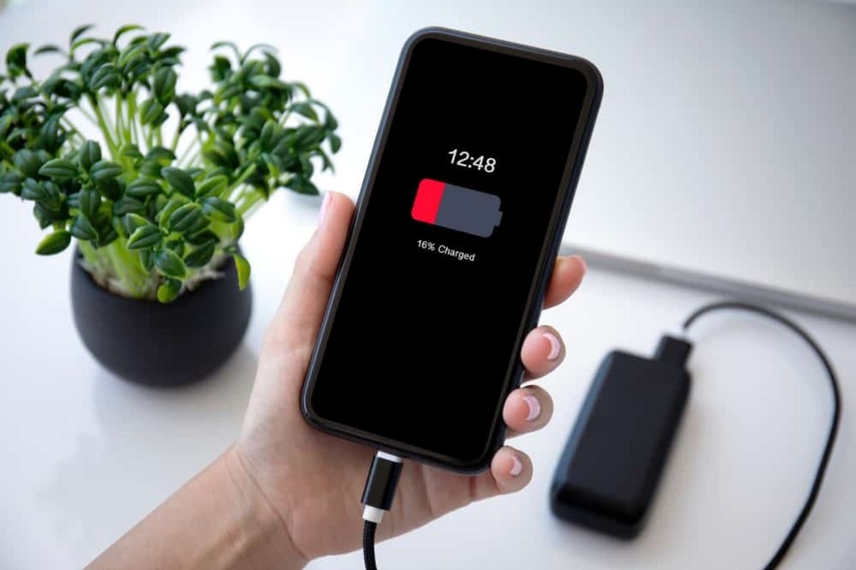 Tránh để pin cạn kiệt hoàn toàn mới sạc