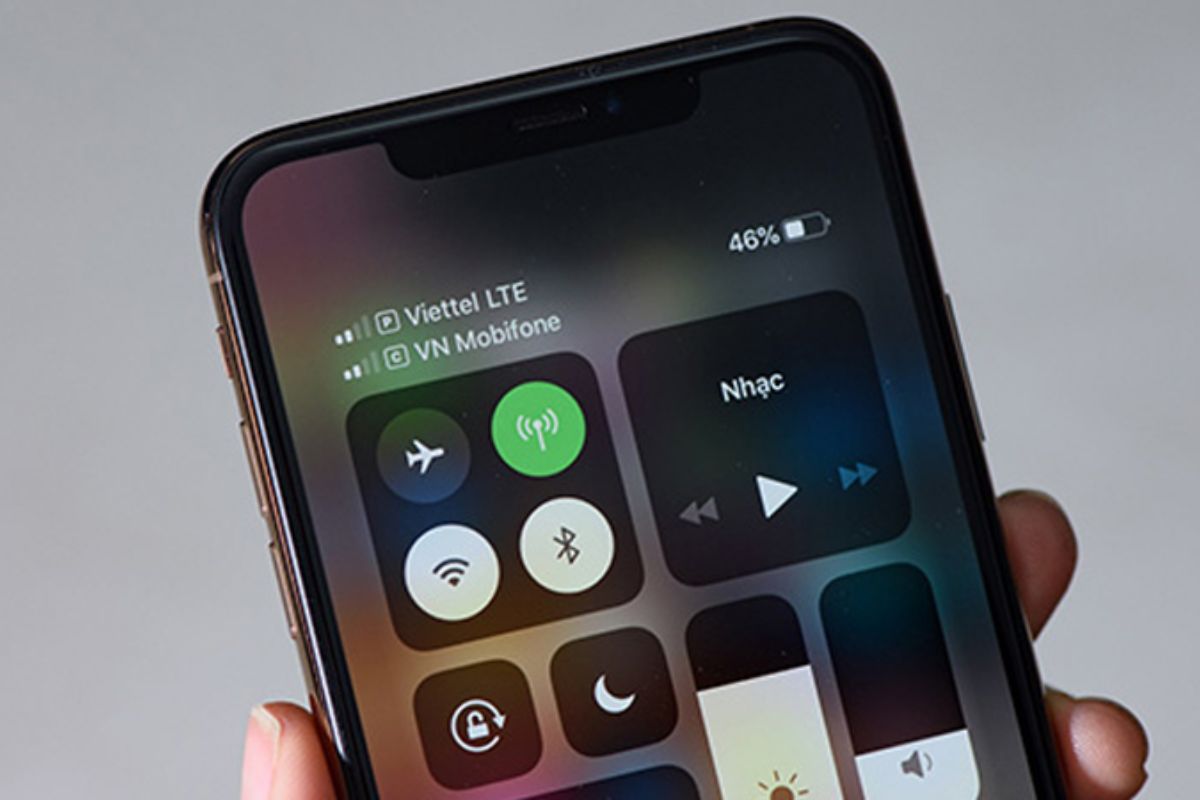 Mang điện thoại đi sửa khi bị lỗi IC sóng, anten