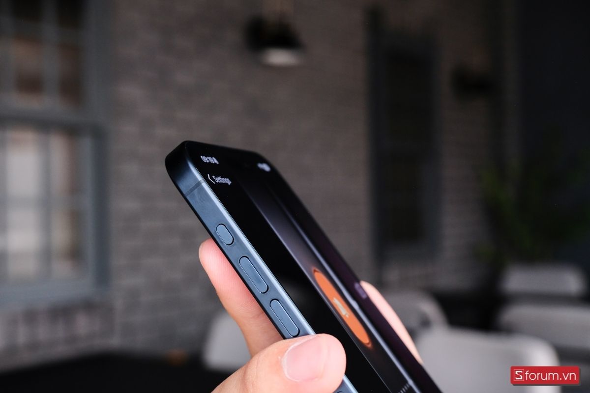 Ưu tiên bộ sạc Apple chính hãng hoặc đạt chuẩn MFi để đảm bảo nguồn điện ổn định