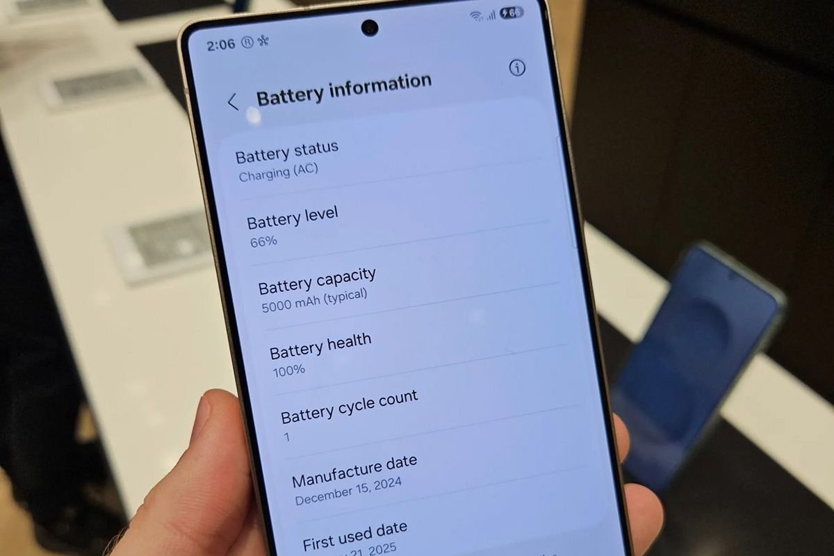 Hiển thị mức pin trên điện thoại Samsung giúp dễ dàng quản lý pin hiệu quả