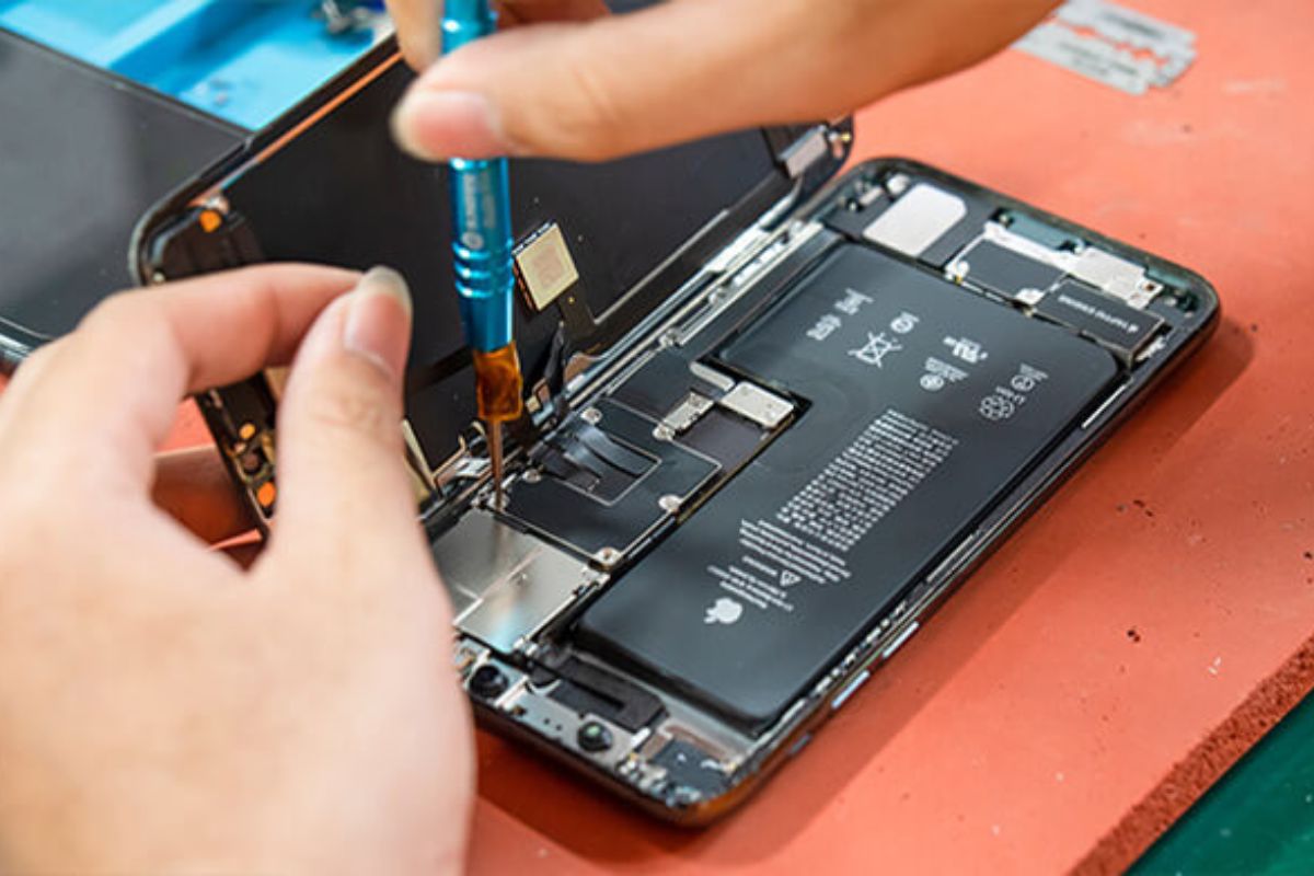 Mang iPhone đi sửa khi bị hỏi IC WiFi