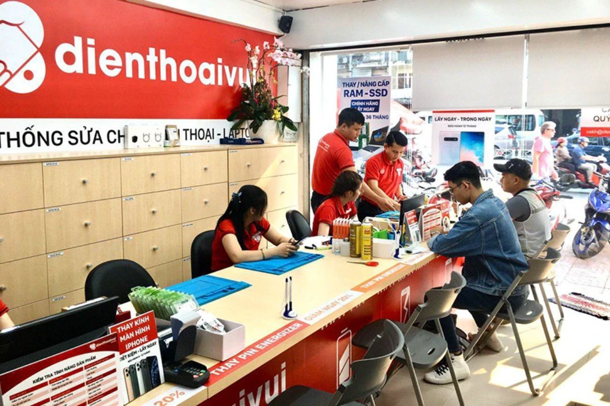 Điện Thoại Vui là địa chỉ uy tín để sửa điện thoại Samsung khi gặp lỗi về phần cứng