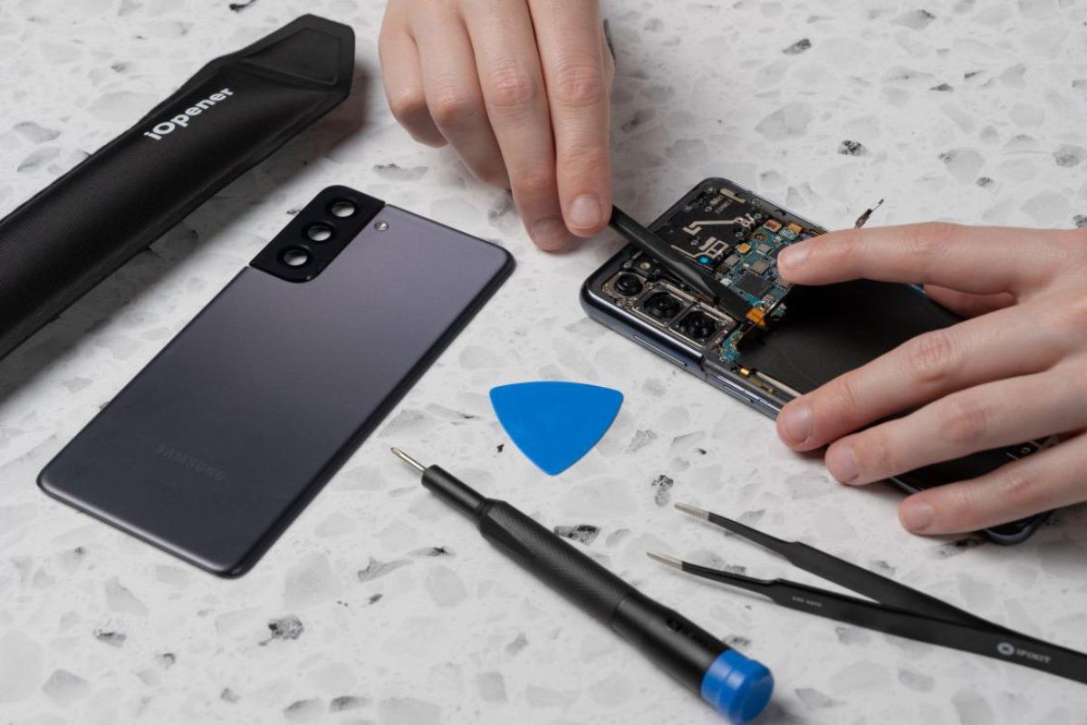 Nên mang điện thoại Android bị mất tiếng khi không nhận tai nghe