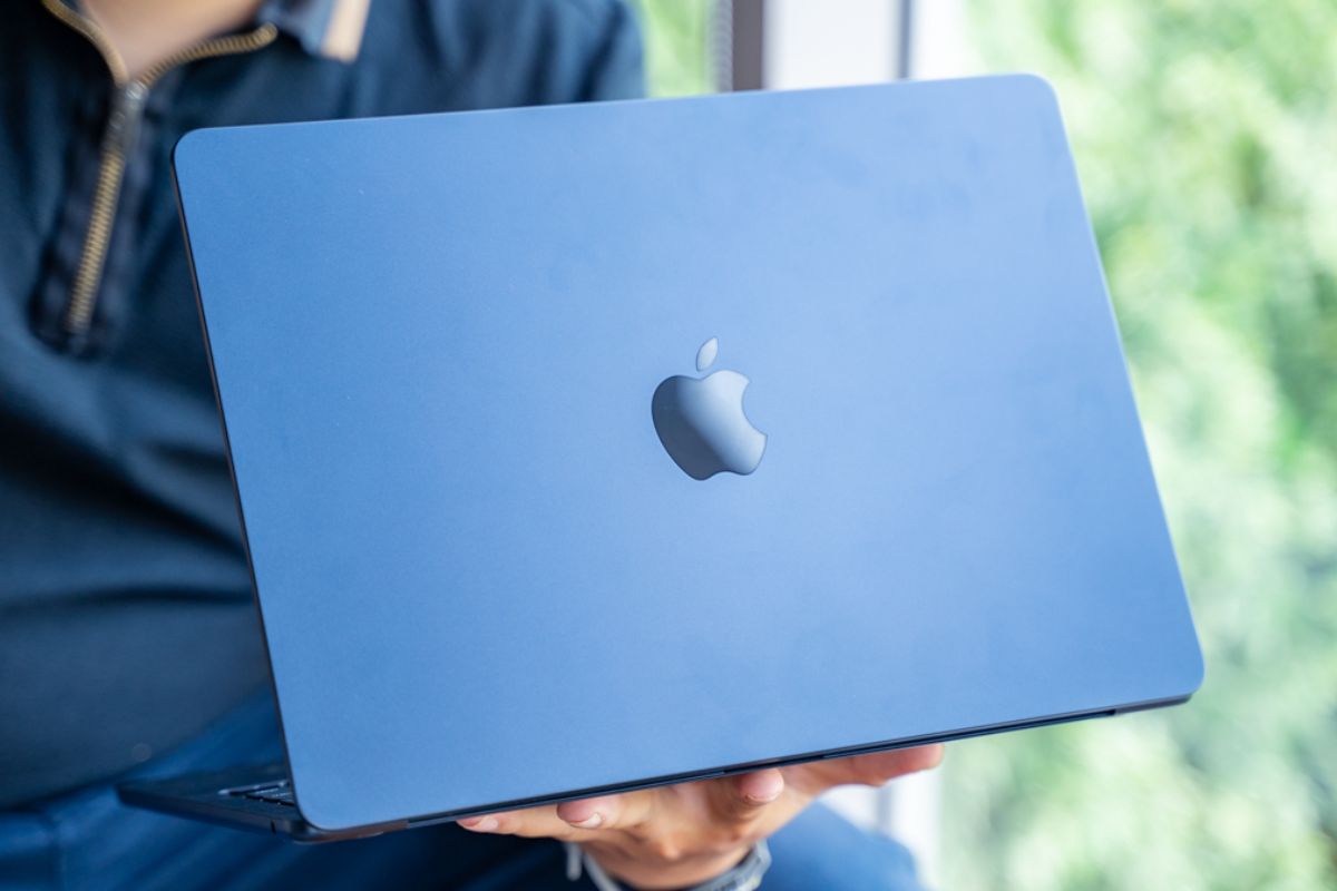 MacBook Air M3 13 inch màu đen