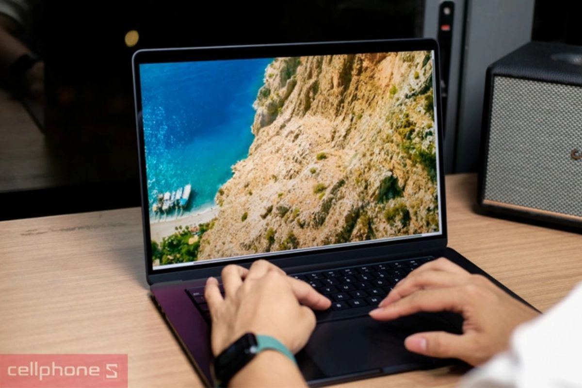 Cách bảo quản MacBook màu đen luôn như mới