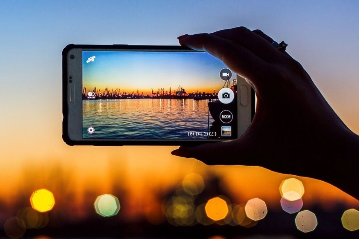 Ảnh trên iPhone có thông tin về ngày, giờ và địa điểm giúp máy dễ dàng sắp xếp kỷ niệm theo dòng thời gian