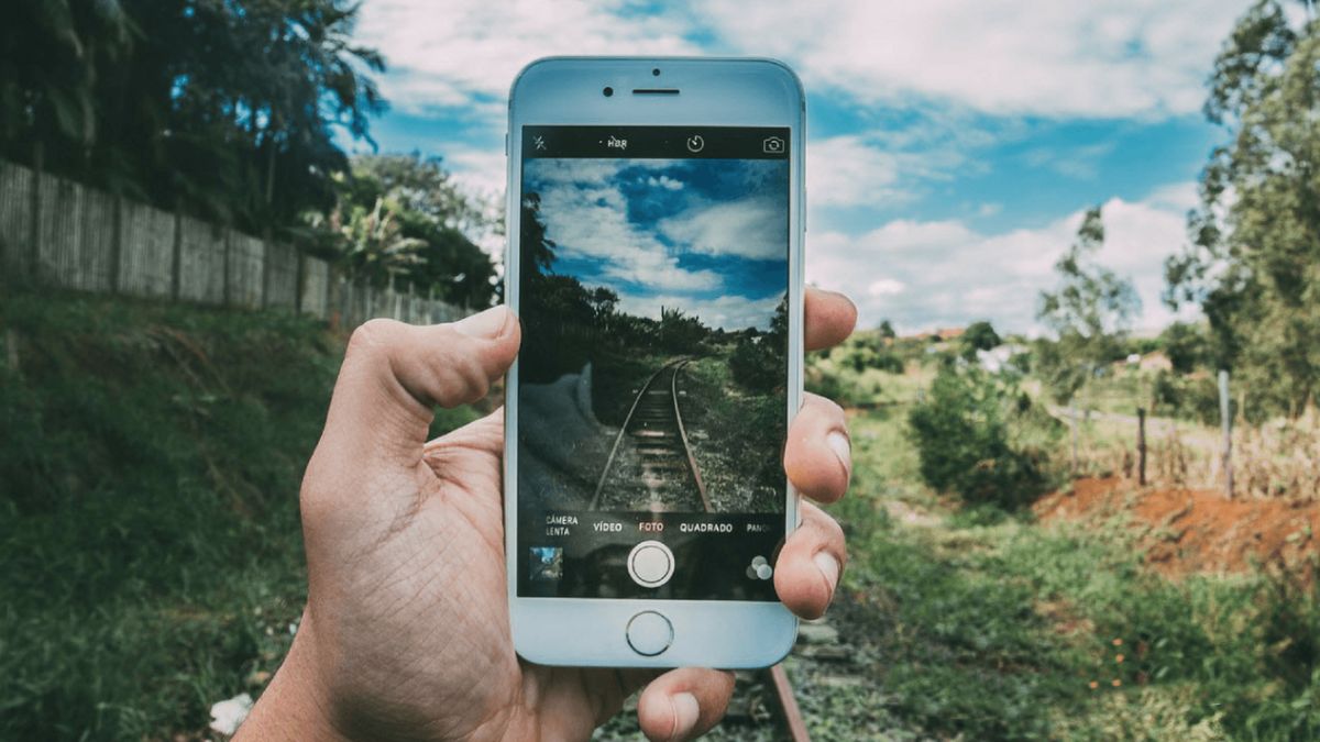 Top ứng dụng chụp ảnh có ngày giờ địa điểm trên iPhone