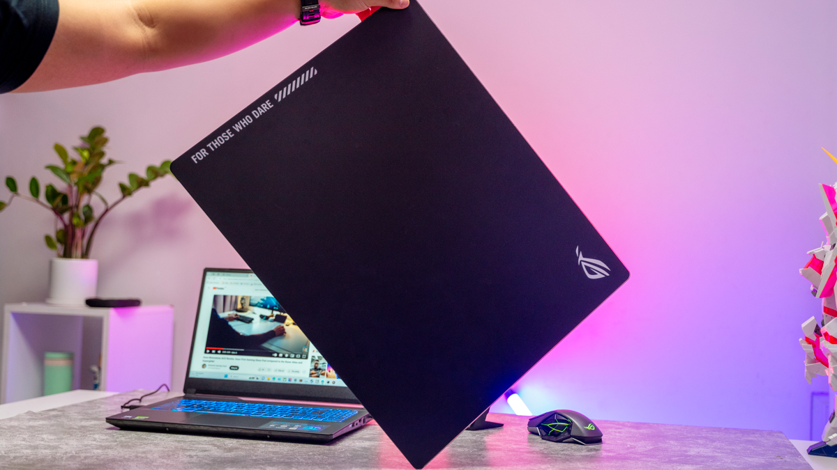 Trên tay ASUS ROG Moonstone Ace L: Pad chuột kính cao cấp
