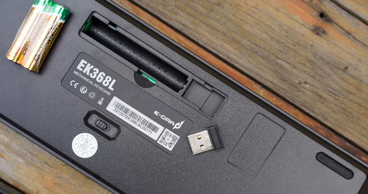 E-DRA EK368L Alpha sử dụng pin AAA