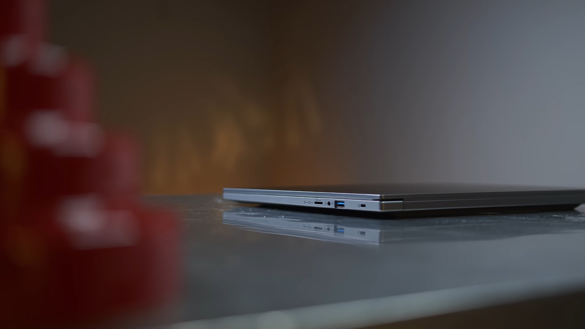 Acer Aspire 16 AI thiết kế thân máy vuông vức