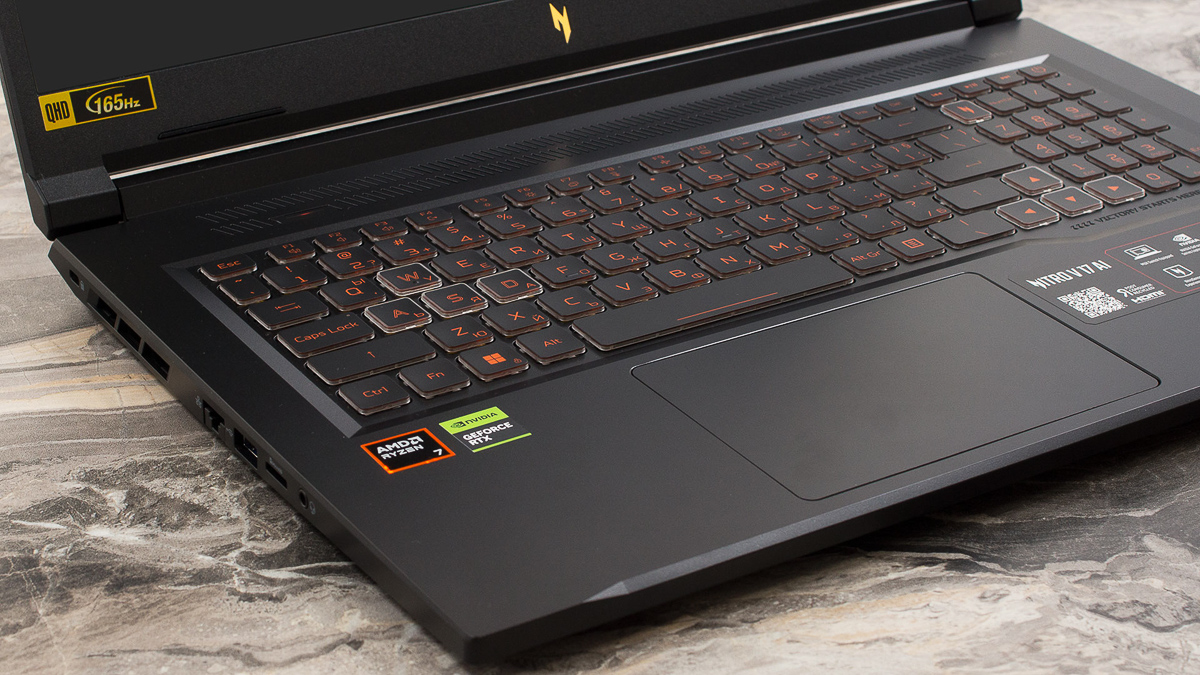 Bàn phím của máy thiết kế cân đối