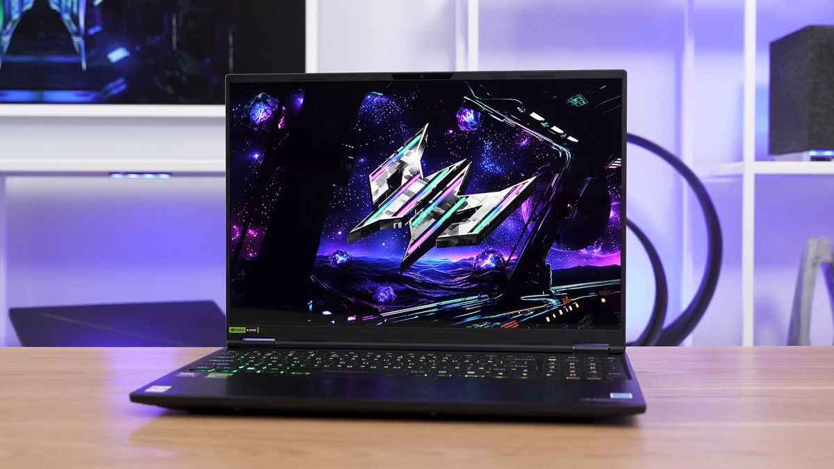 Màn hình OLED của Acer Predator Helios Neo 16S AI được thiết kế dạng gương Acer CineCrystal