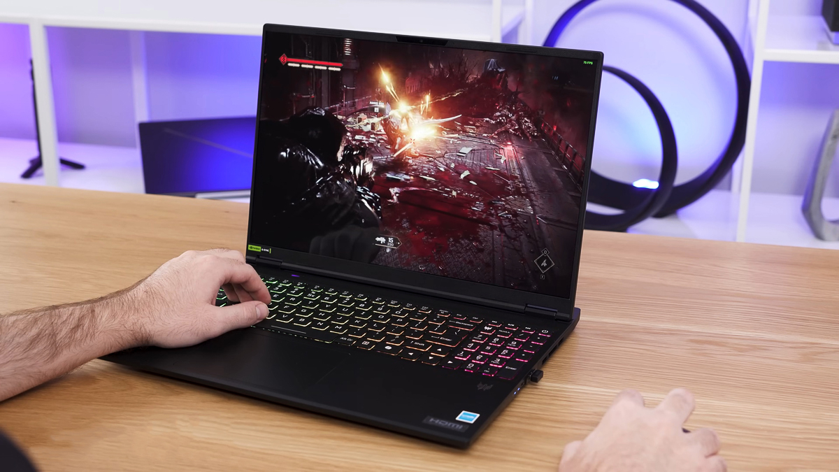 Nhiệt độ của CPU, tiếng quạt và nhiệt độ thân máy có tăng lên khá đáng chú ý khi gaming