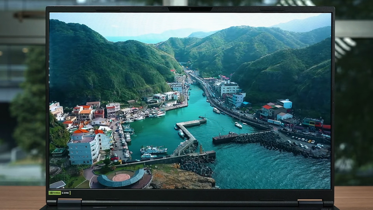 Màn hình OLED của Acer Predator Helios Neo 16S AI thiết kế các cạnh viền rất mỏng