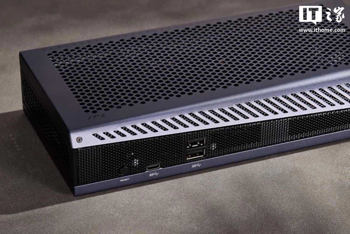 Bộ cổng kết nối của mặt trước AORUS RTX 5060 Ti AI BOX