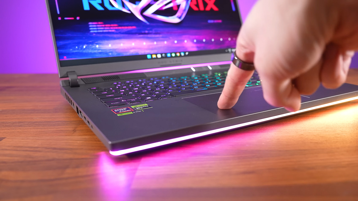 “NumberPad” cảm ứng được tích hợp bên trong touchpad của máy