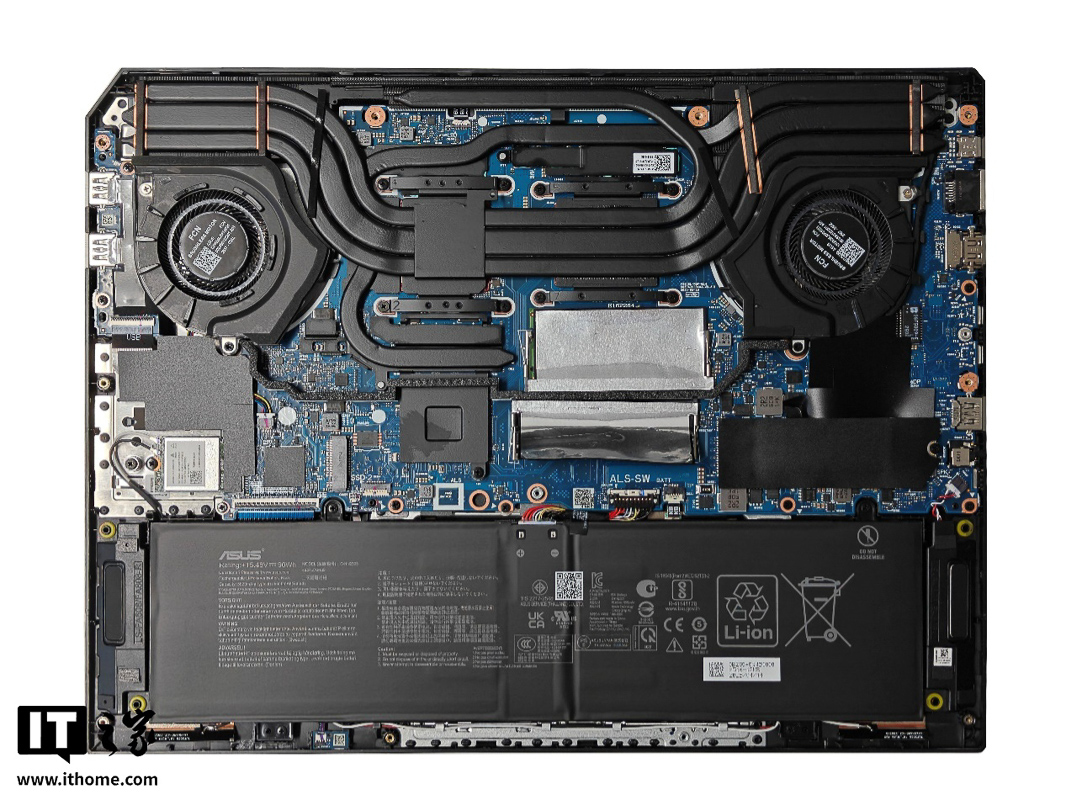 Linh kiện bên trong của máy