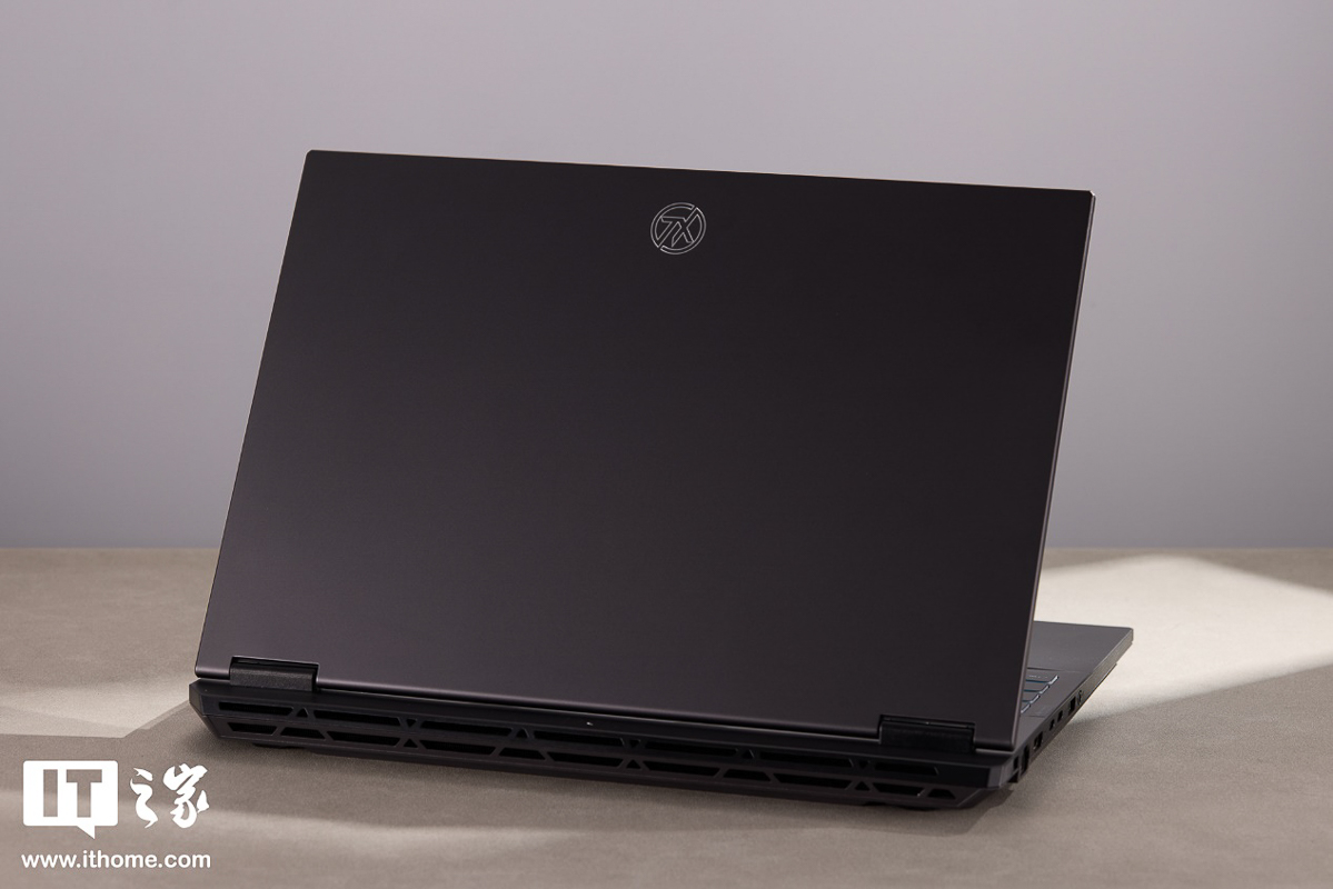 ASUS TUF Gaming 6 Pro Core Edition có thiết kế toát ra sự tinh tế và cao cấp