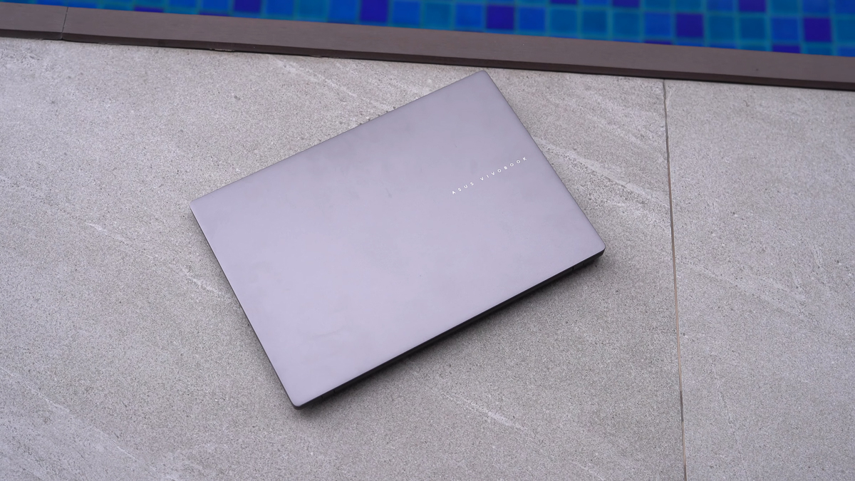 Mặt A của ASUS Vivobook S16 S3607Q năm nay vẫn giữ thiết kế tối giản