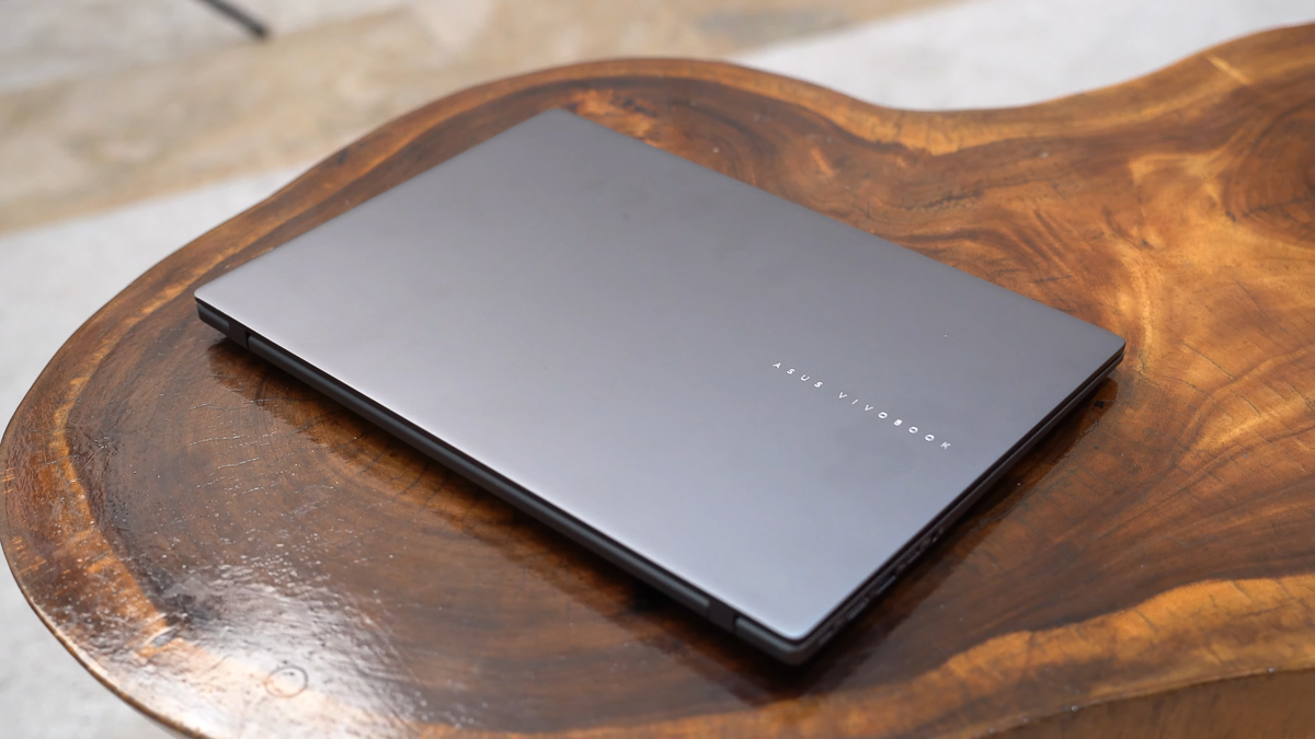 ASUS Vivobook S16 S3607Q có tone màu Matte Gray (xám mờ) rất đẹp