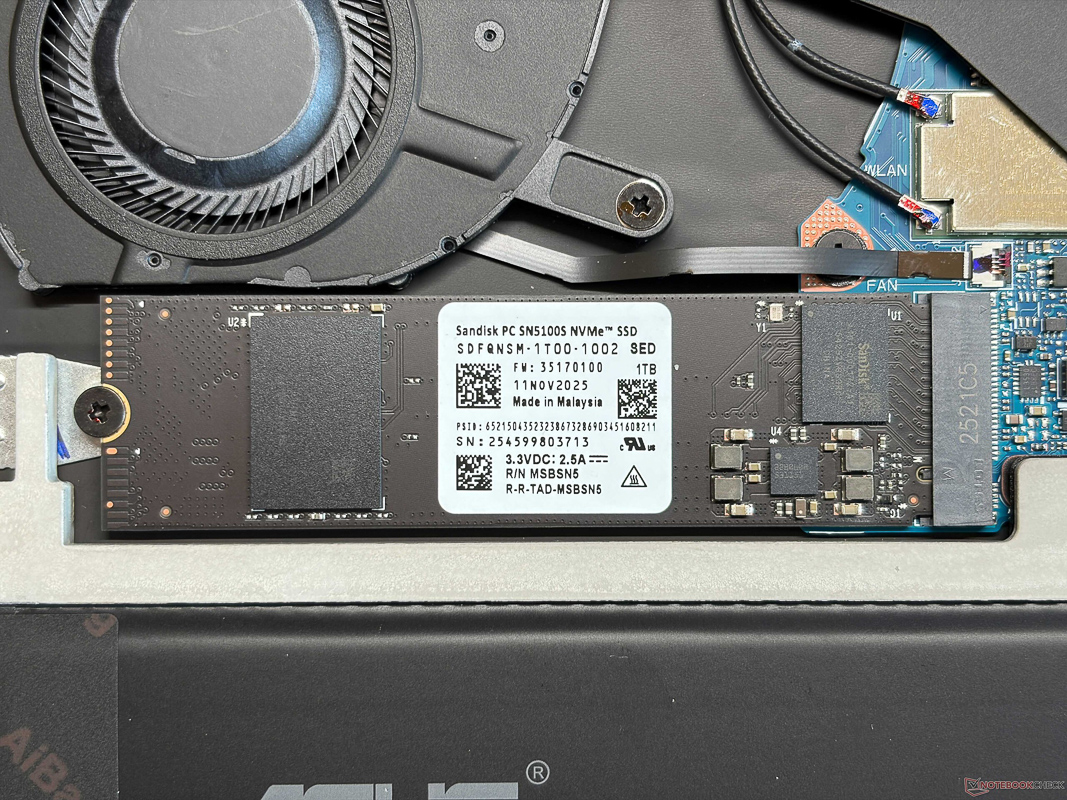 Thanh SSD NVME Sandisk có thể tháo rời và thay thế