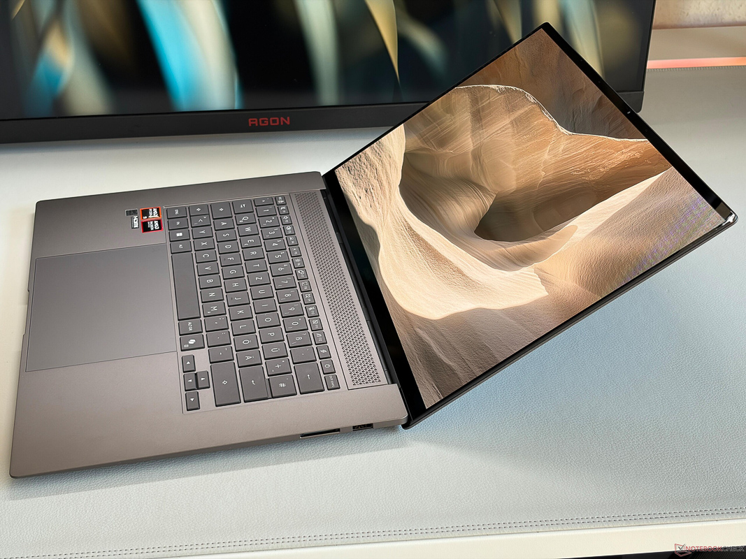 Màn hình cảm ứng OLED có độ nhiễu hạt nhẹ rất khó thấy