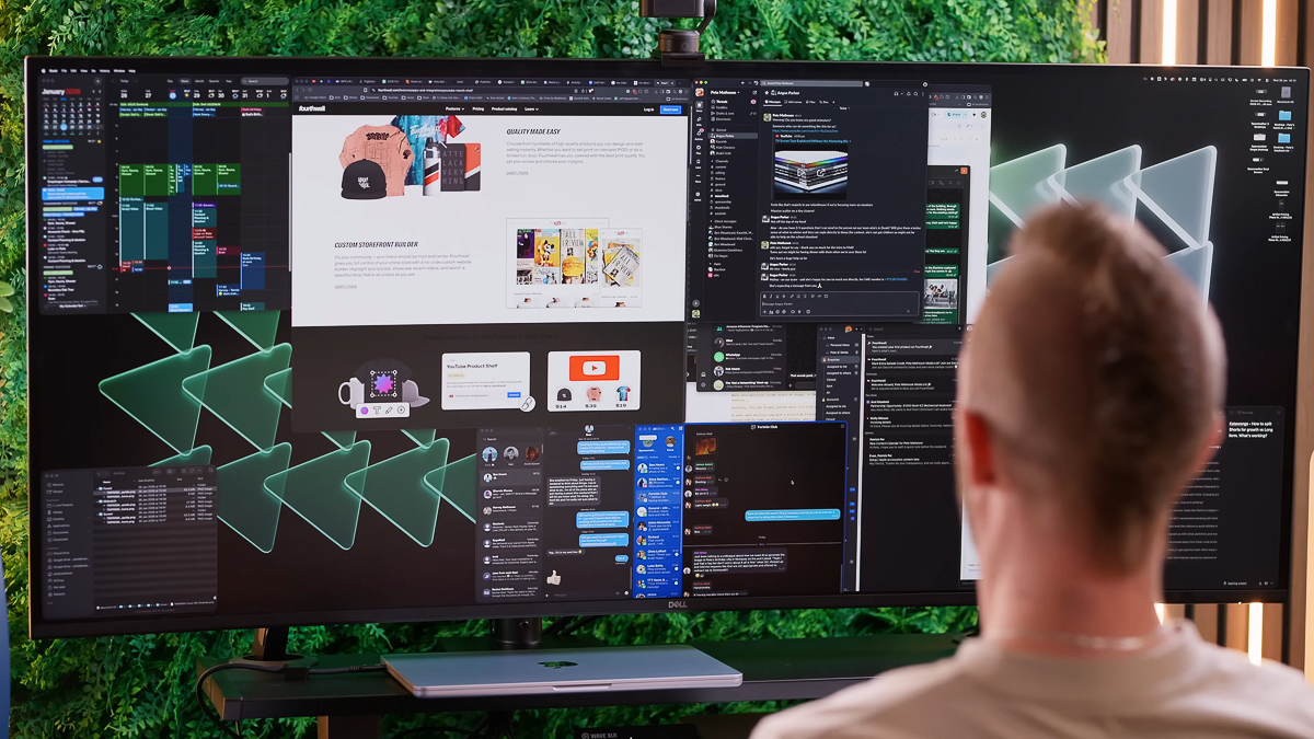 Dell UltraSharp 52 Thunderbolt đem lại sự tiện nghi bất ngờ khi sử dụng nhiều cửa sổ với nhiều phần mềm và ứng dụng