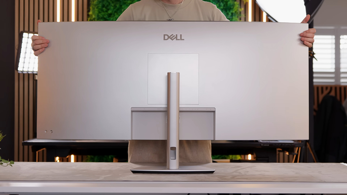 Thiết kế màn hình khổng lồ nhưng lại vô cùng tối giản