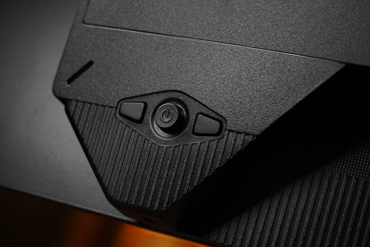 Nút nguồn kiêm nút kích hoạt menu OSD của GIGABYTE MO27Q28GR