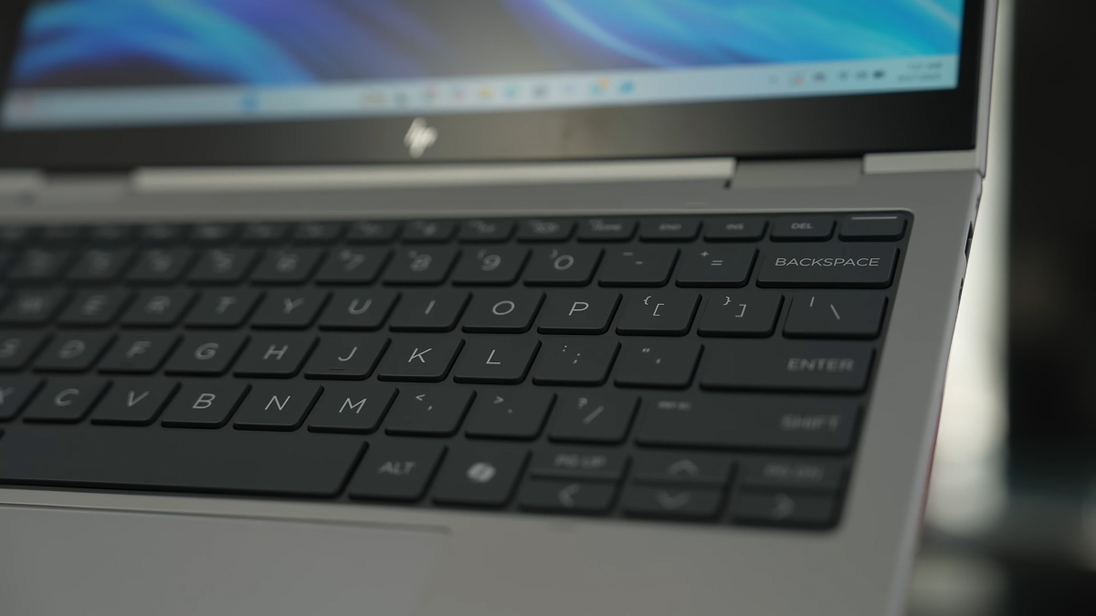 Các nút phím vuông vức và rộng rãi