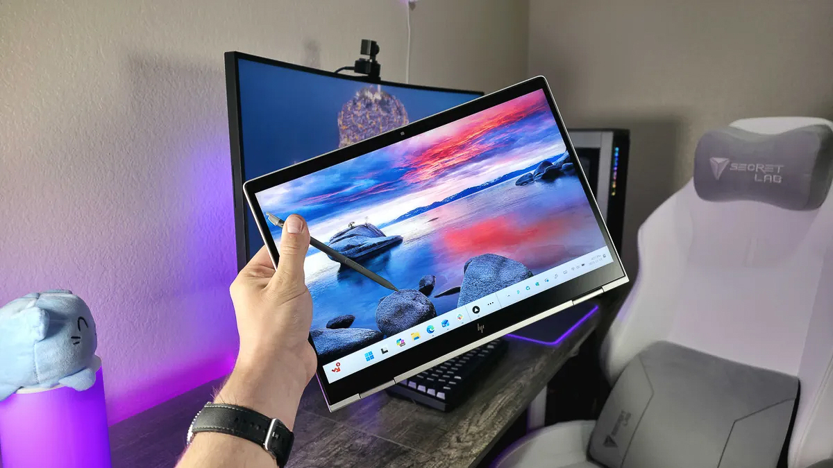 HP EliteBook 8 Flip 13 tiện dụng và linh hoạt không hề thua kém tablet