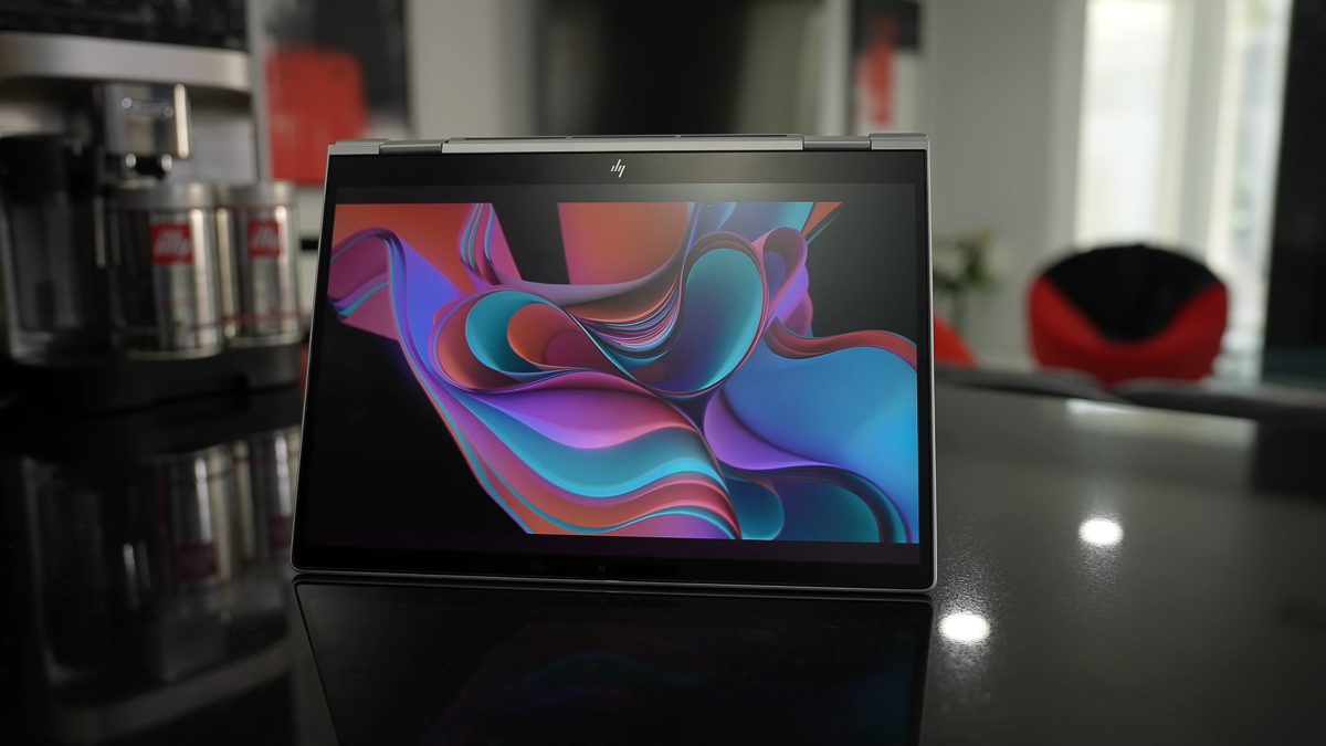 HP EliteBook 8 Flip 13 có kích thước 13 inch vô cùng lý tưởng