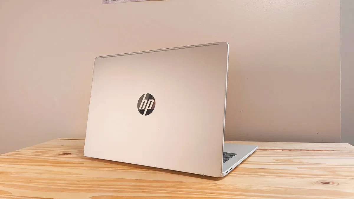 Đánh giá HP Omnibook 5 14 2025: Ngoại hình “hợp nhãn”, giá cả hợp lý, pin rất trâu và màn OLED nịnh mắt Đánh giá HP Omnibook 5 14 2025: Ngoại hình “hợp nhãn”, giá cả hợp lý, pin rất trâu và màn OLED nịnh mắt