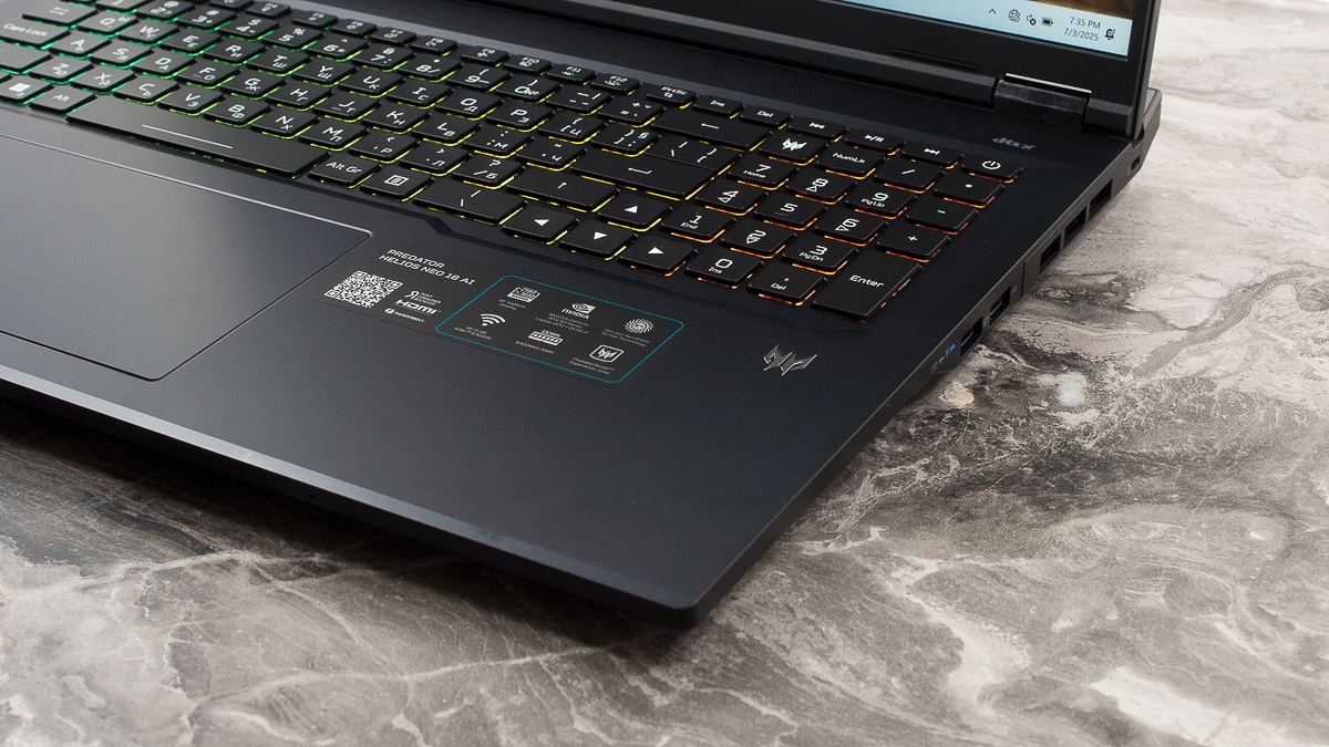 Cụm Numpad không bị rút gọn, các nút bấm vẫn full size