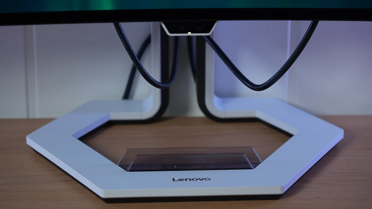 Lenovo Legion Pro 34WD có mặt chân đế rất đẹp và hiện đại