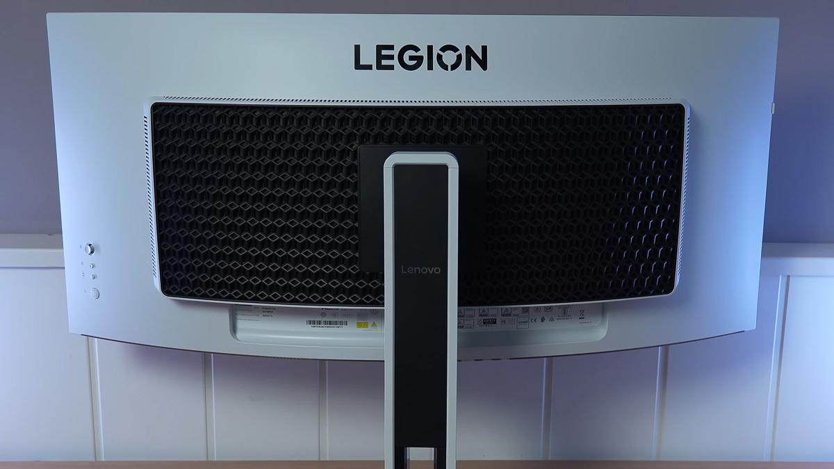 Mặt lưng màn hình Lenovo Legion Pro 34WD với bộ lưới tản nhiệt hình thoi độc đáo