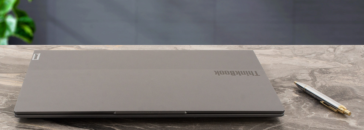 Lenovo ThinkBook 16 Gen 7 có trọng lượng 1.7kg và dày gần 1.8cm
