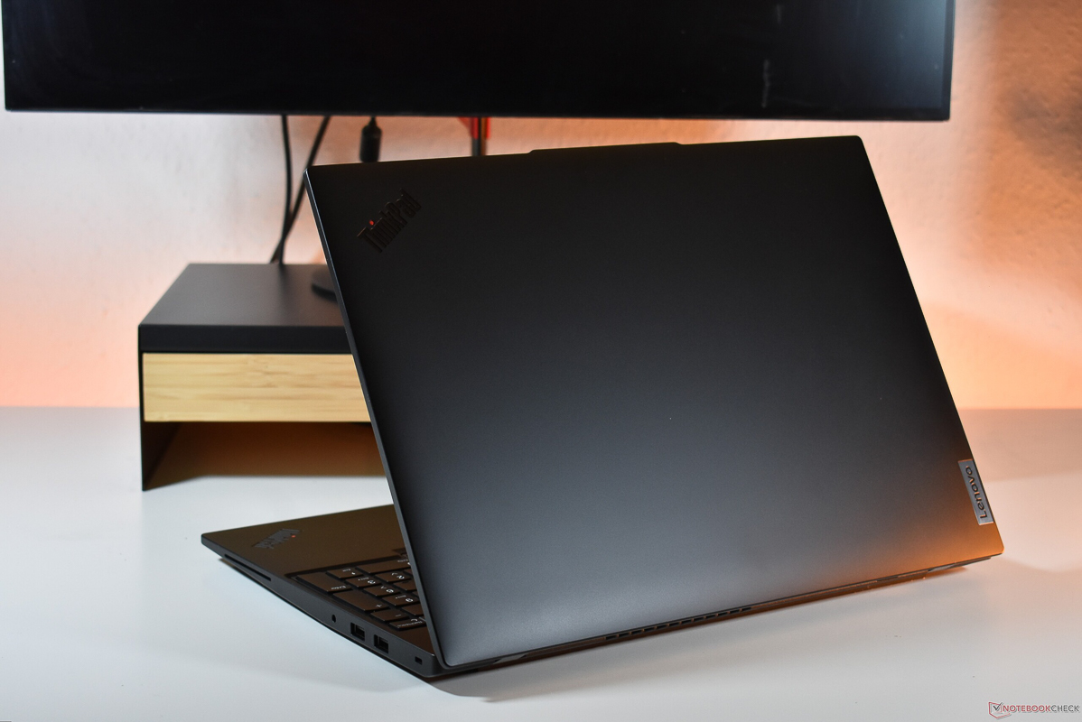 Lenovo ThinkPad L16 Gen 2 vẫn giữ được những đặc điểm nhận dạng rất đặc trưng