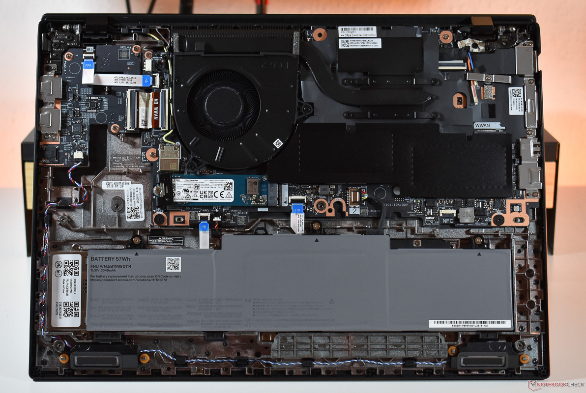 Bố trí linh kiện bên trong Lenovo ThinkPad L16 Gen 2