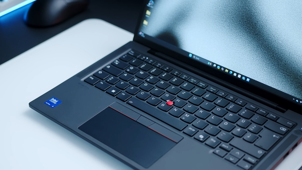 Bàn phím và touchpad được trang bị trên các phiên bản Lenovo ThinkPad T14s Gen 6 là giống hệt nhau