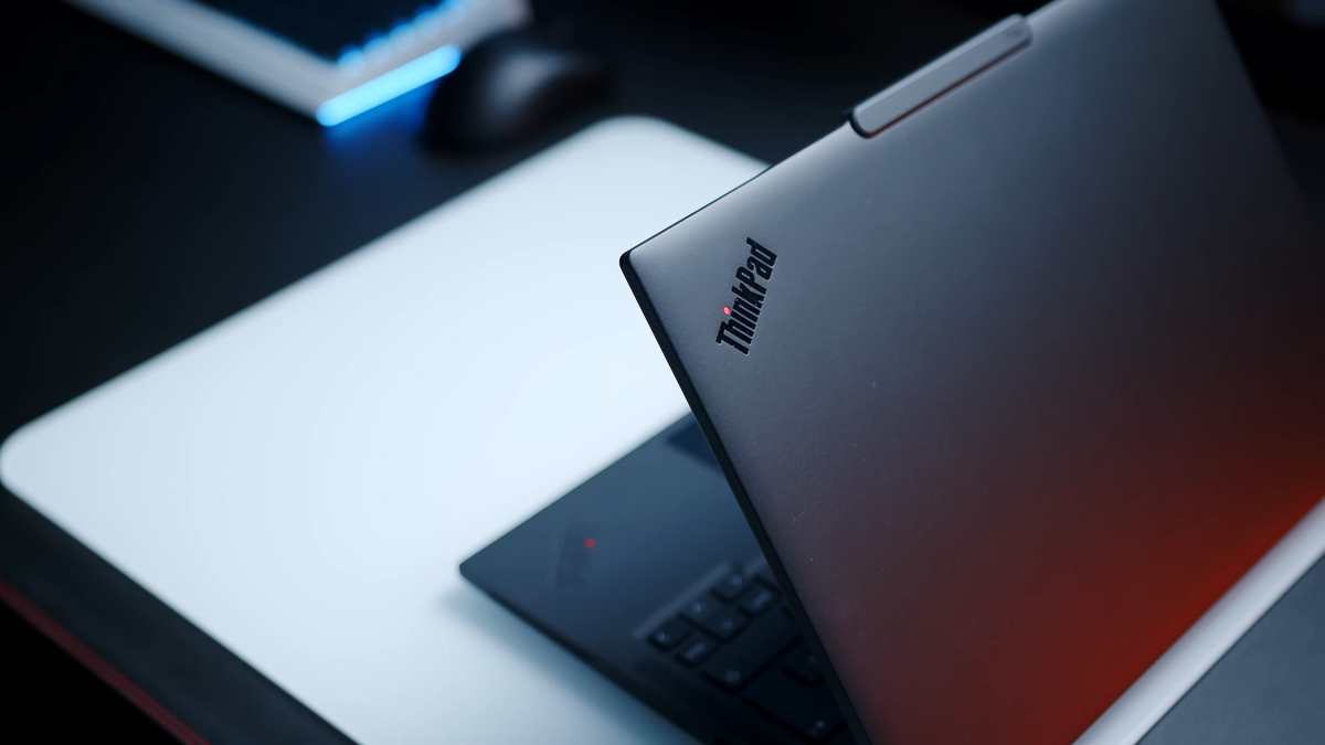 Logo ThinkPad vẫn xuất hiện ở góc trên cùng bên trái