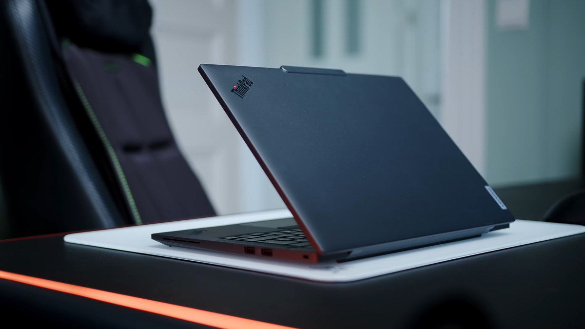 Đánh giá Lenovo ThinkPad T14s Gen 6 Intel: Yếu hơn T14s phiên bản AMD, nhưng pin rất trâu 21 tiếng
