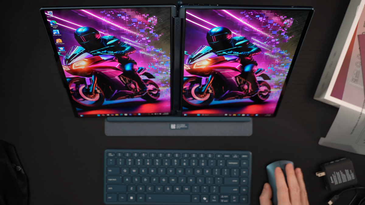 Lenovo Yoga Book 9i Gen 10 sở hữu bộ loa 4 driver nằm dọc 2 bên cạnh sườn máy có chất lượng âm thanh cực kỳ tốt