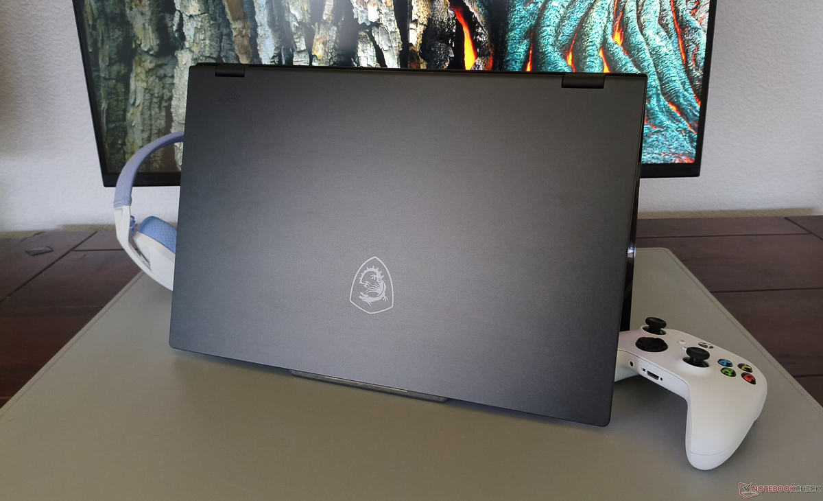 Mặt A của MSI Cyborg 17 không đem lại quá nhiều thay đổi về thiết kế