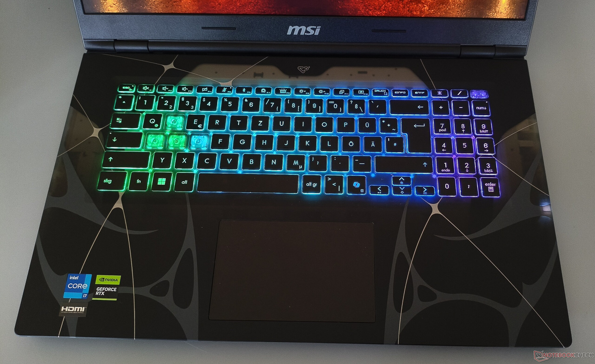 Bàn phím và touchpad của MSI Cyborg 17 có thiết kế quá nhỏ